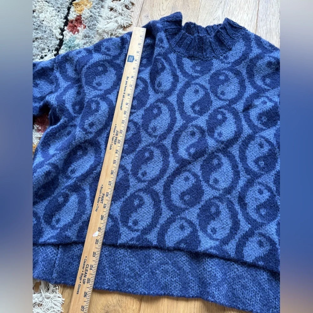 Free people ying yang crew neck sweater small